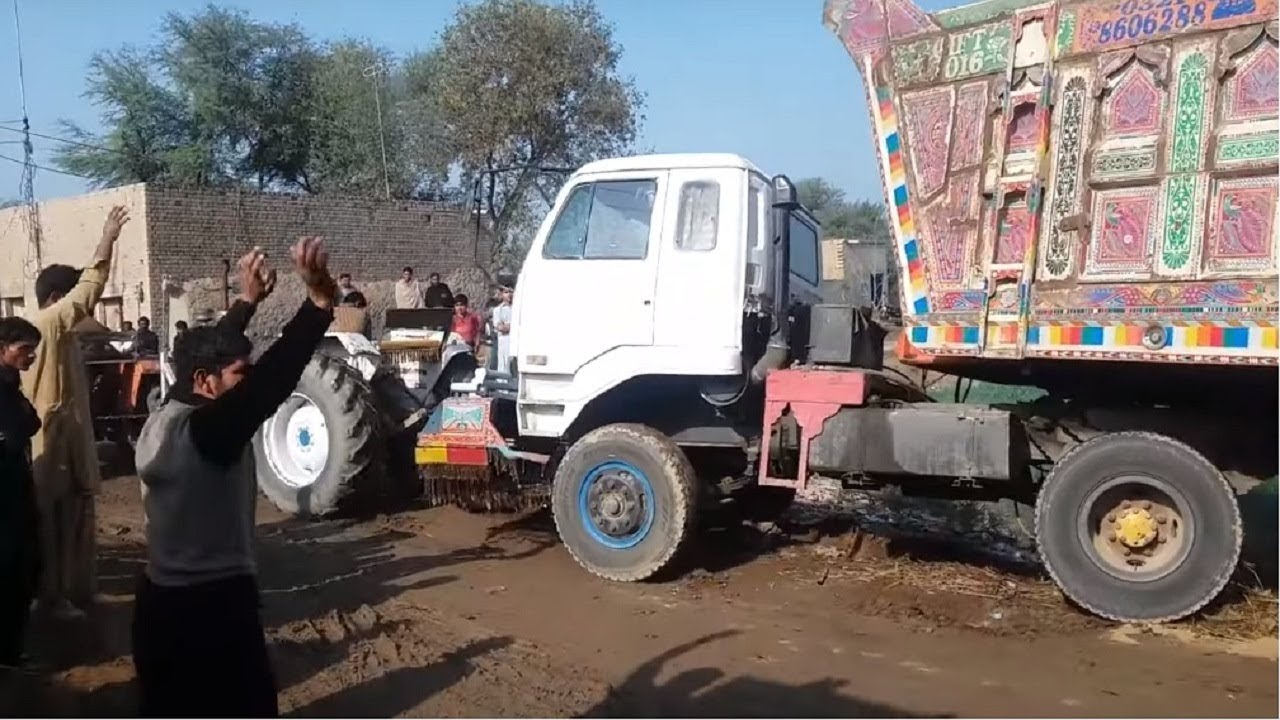 TRACTOR PULLING VIDEOS-extreme heavy truck stuck in mud rescu with tractors