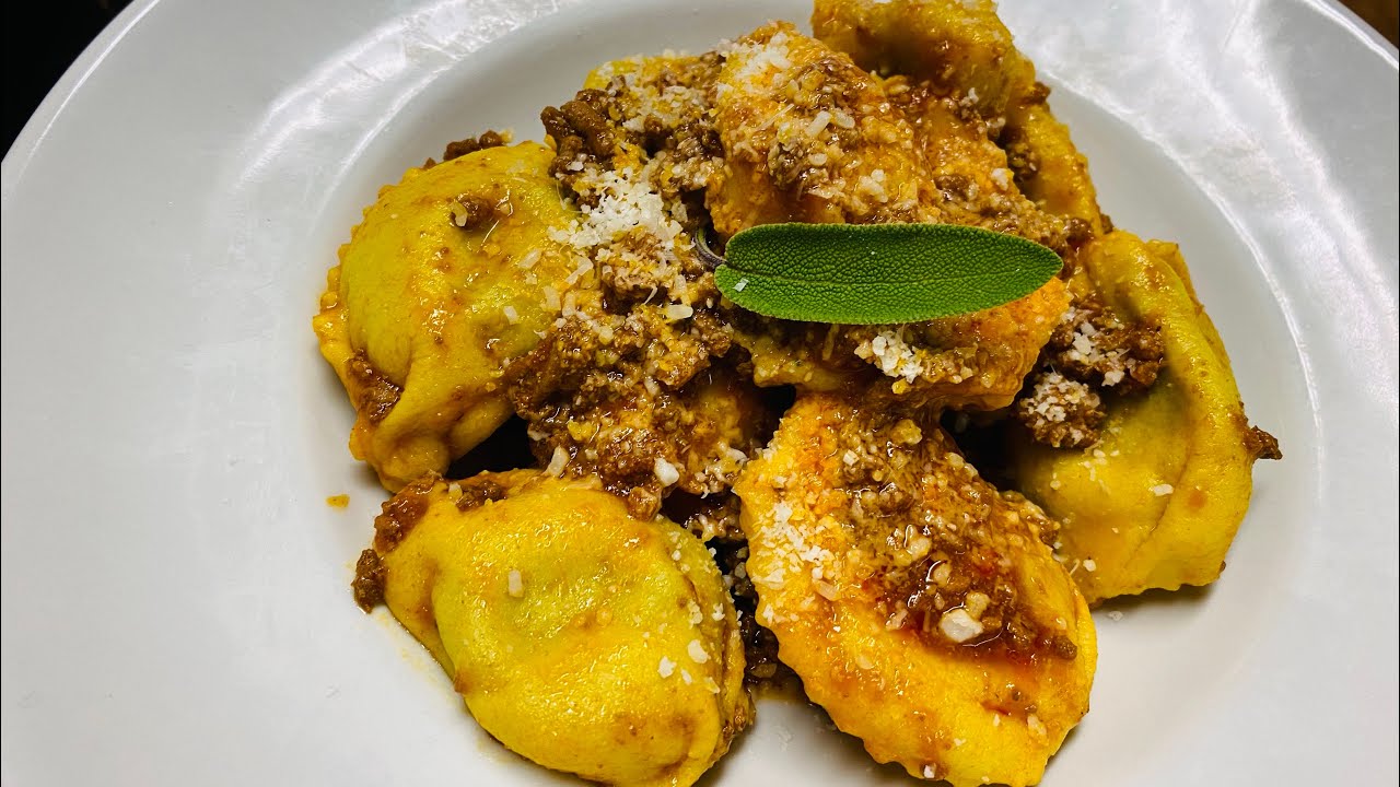Ravioli ripieni di verza e patate. Deliziosi