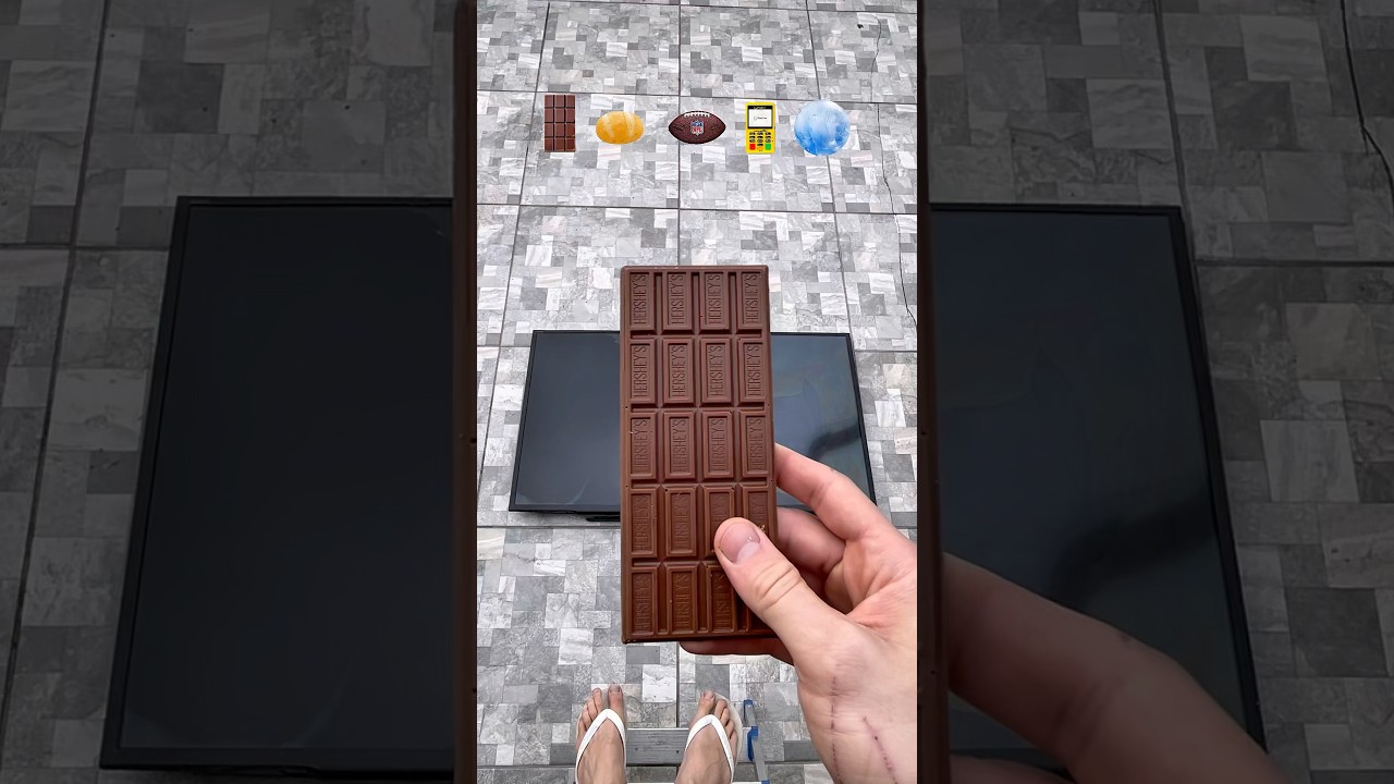 Taquei chocolate na TV&hellip; e olha o que aconteceu! #experimento  #chocolate #tv #quebrou  #bola