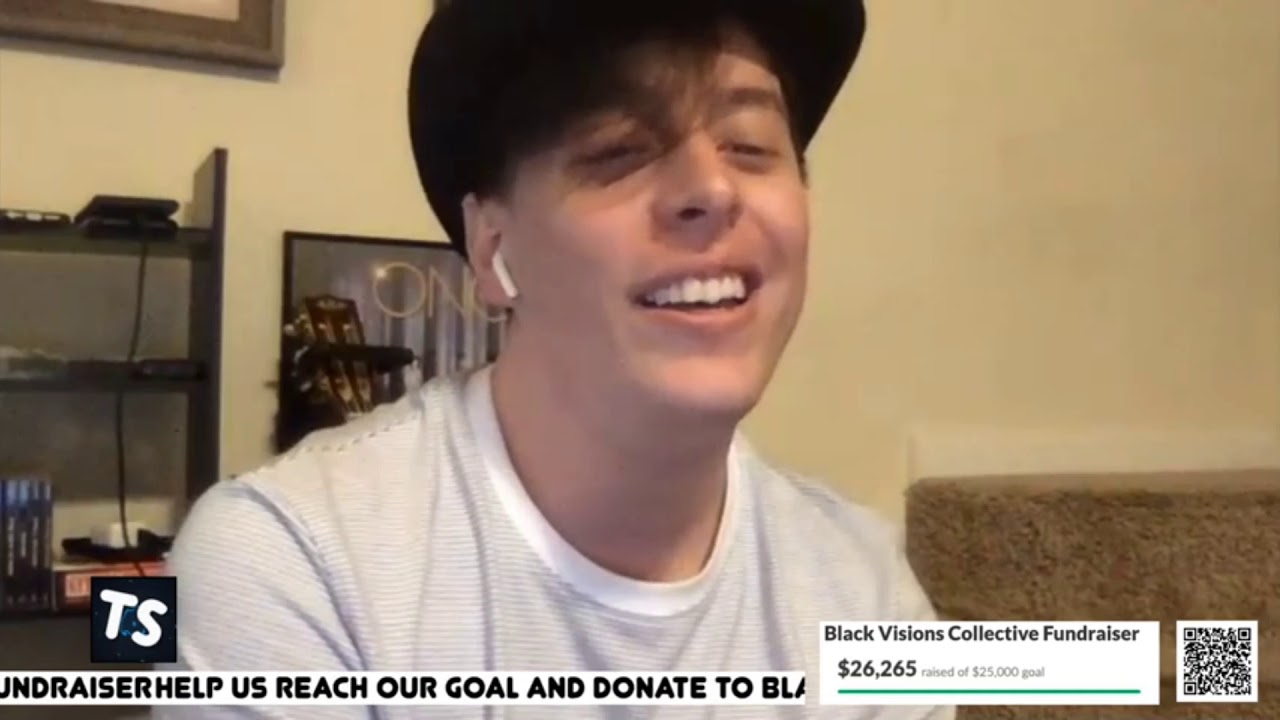 Janus singing 'Razzle Dazzle'