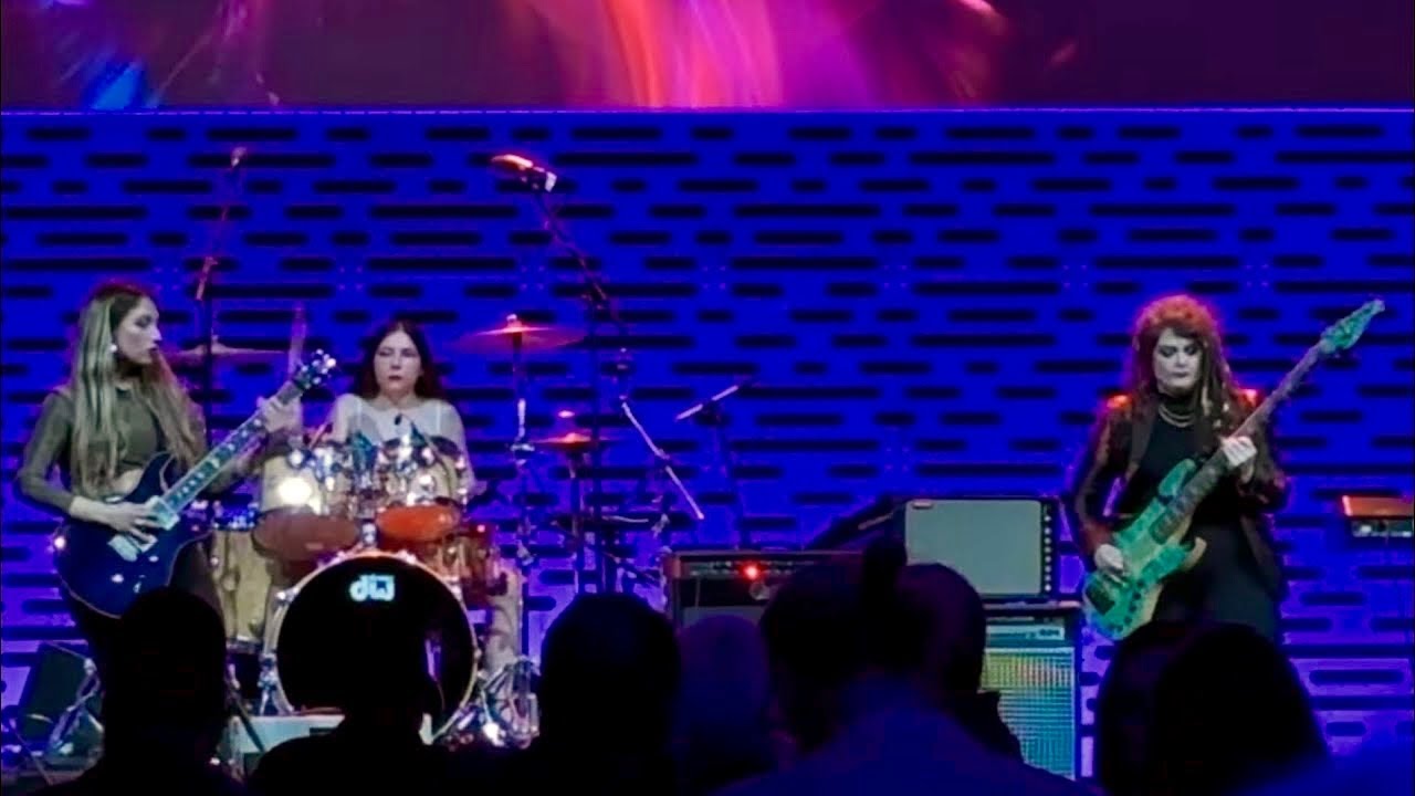 Jimena Fosado live from She Rocks Awards 2024 in 4K!