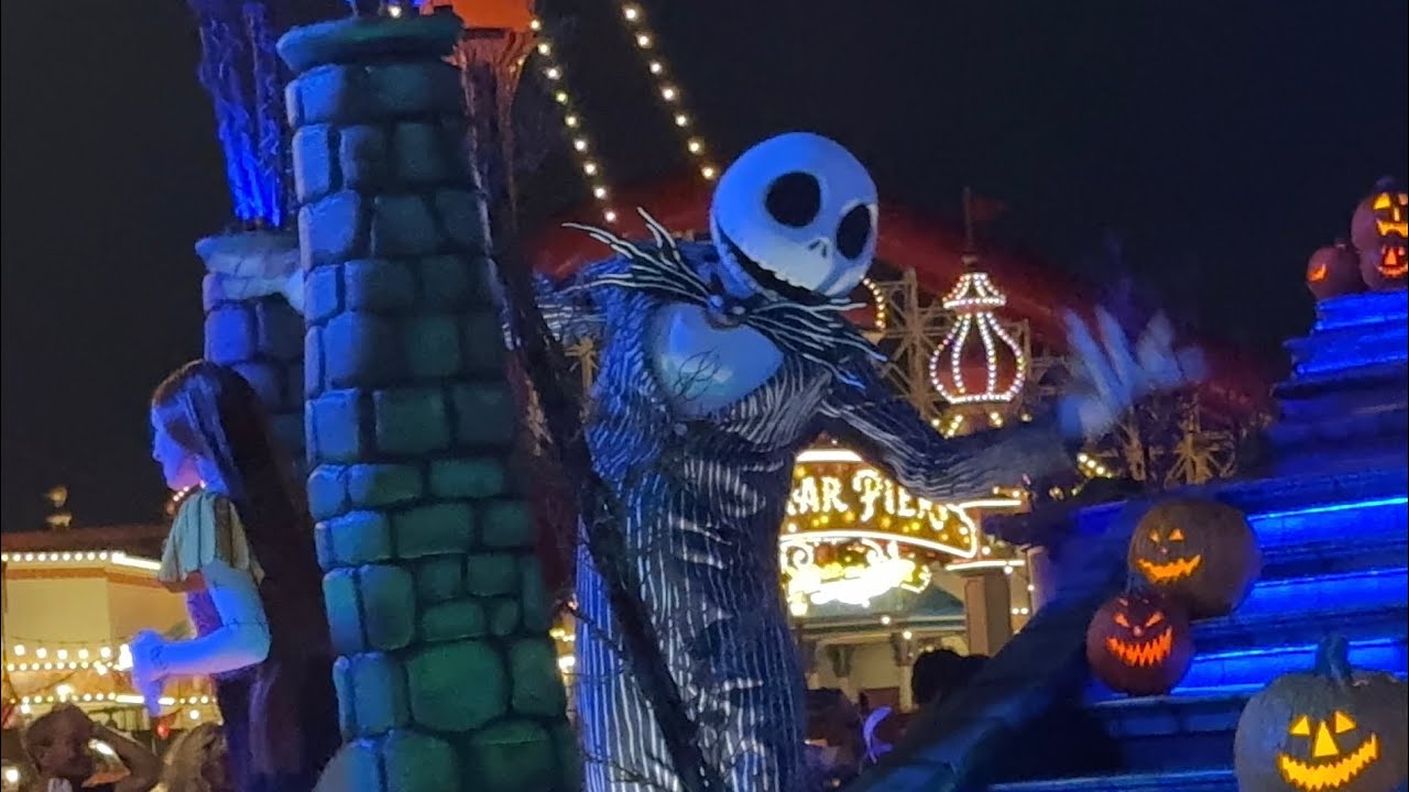 Frightfully Fun Parade at Oogie Boogie Bash Disneyland California Adventures 2025 4K
