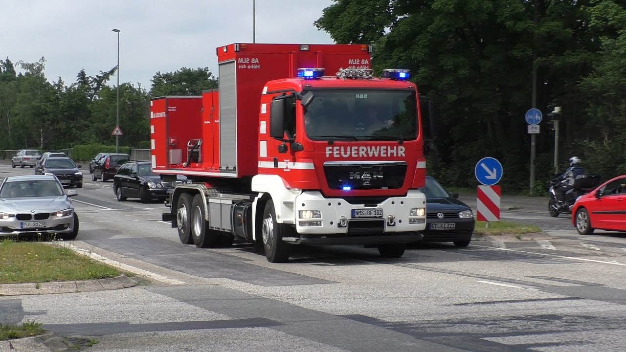 Großfeuer auf dem Recyclinghof | Neumünster Einsatzfahrten BF+FF+TEL