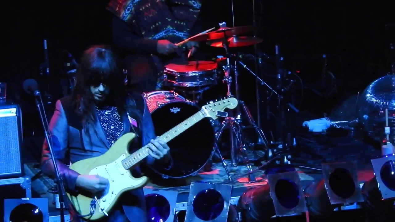 Part 7 - Khruangbin LIVE - Medley @Doornroosje Nijmegen