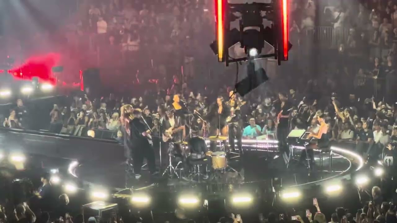Dua Lipa - Radical Optimism Tour - Le Freak cover song- Madison Square Garden