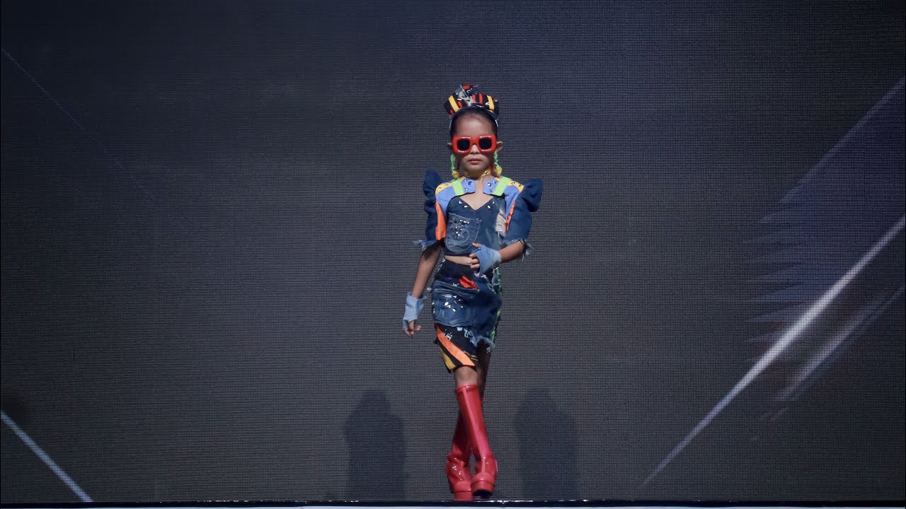 Shanum Stinee in Jogja Fashion Roundeves (JFR 2025)