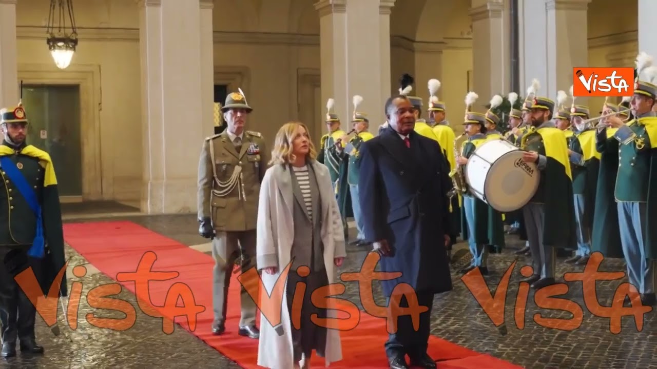 Giorgia Meloni accoglie il Presidente del Congo e lo saluta in francese: “Un grand plaisir”