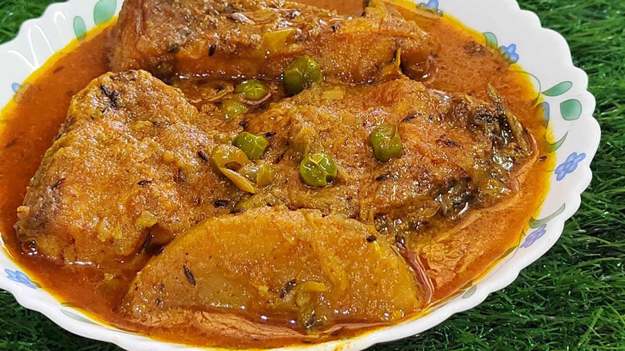 শীতের স্পেশাল সেরা স্বাদের  মাছের ঝোল রেসিপি না বানালে আপসোস থেকে যাবে। Bengali macher jhol recipe 