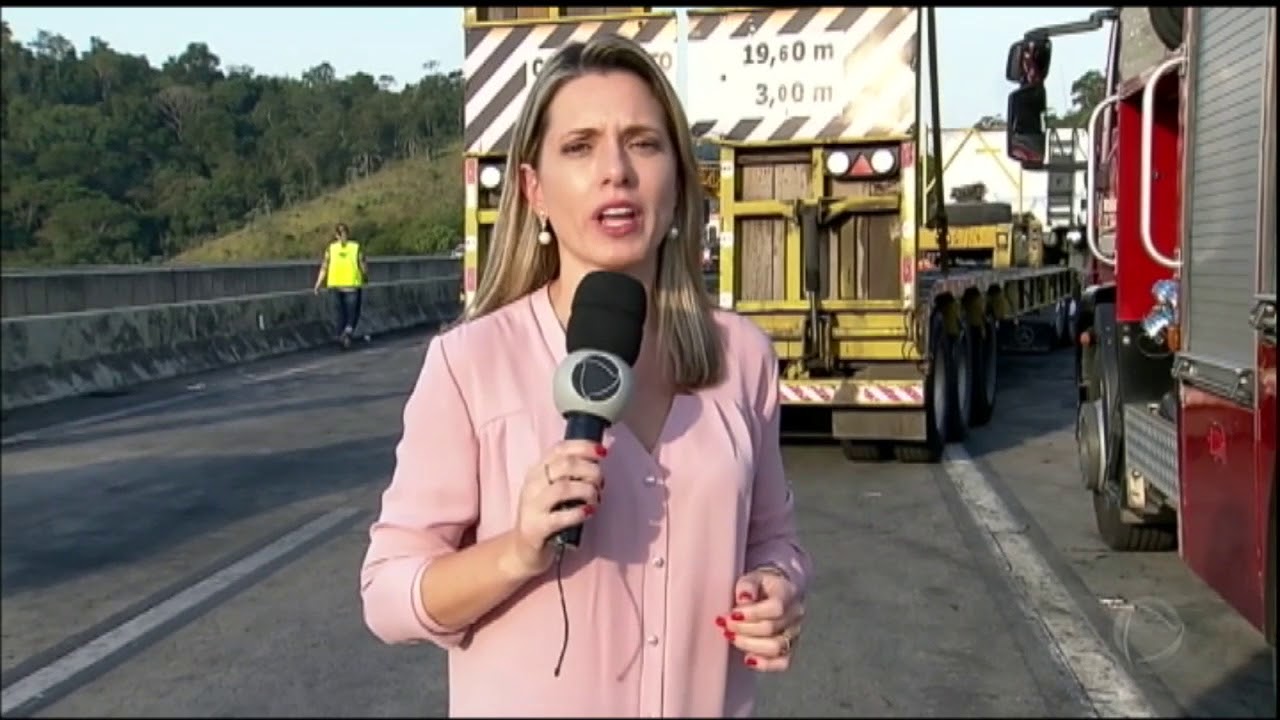 Fumaça na pista e pouca visibilidade podem ter provocado acidente envolvendo mais de 30 veículos