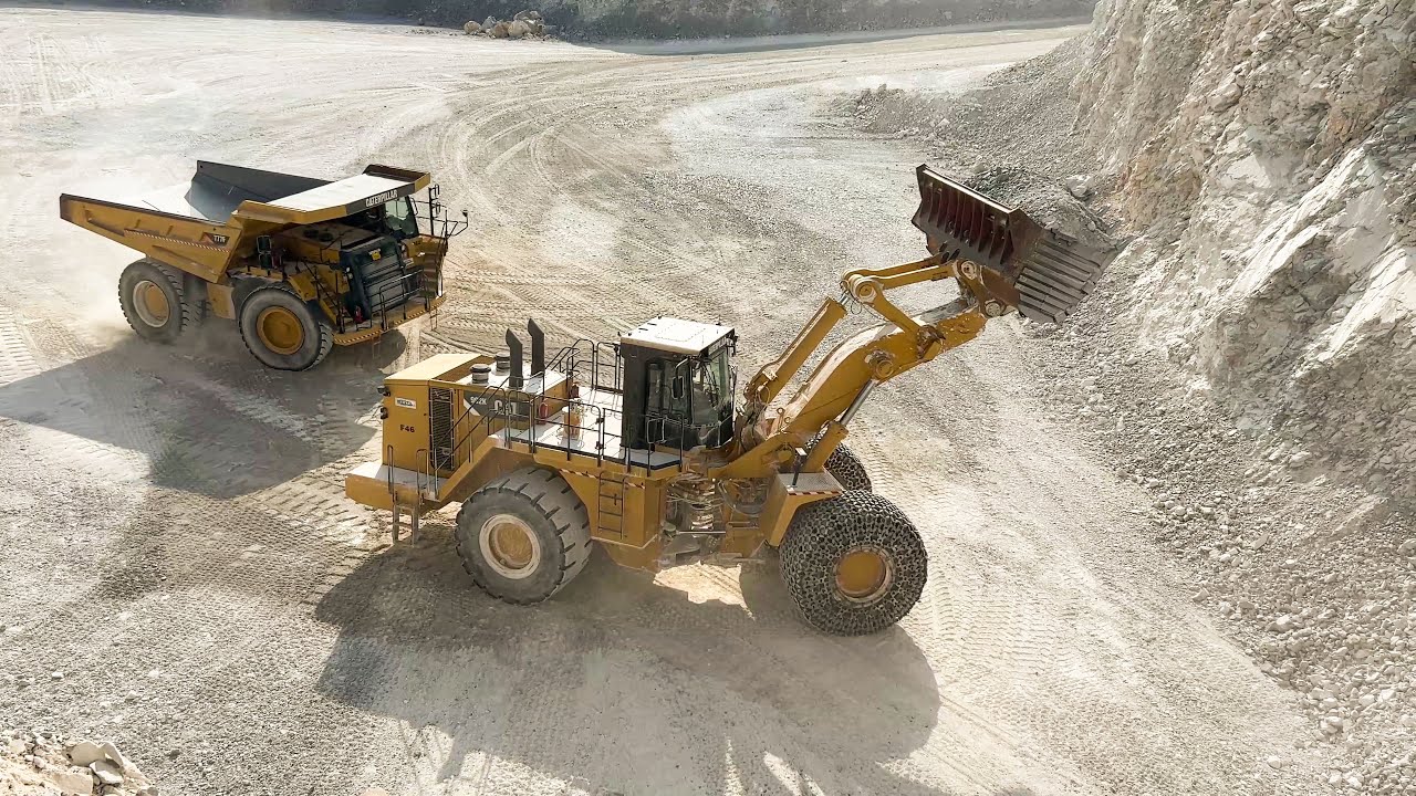 Caterpillar 992K Wheel Loader Loading Caterpillar 777F Dumpers - Interkat SA - 4k
