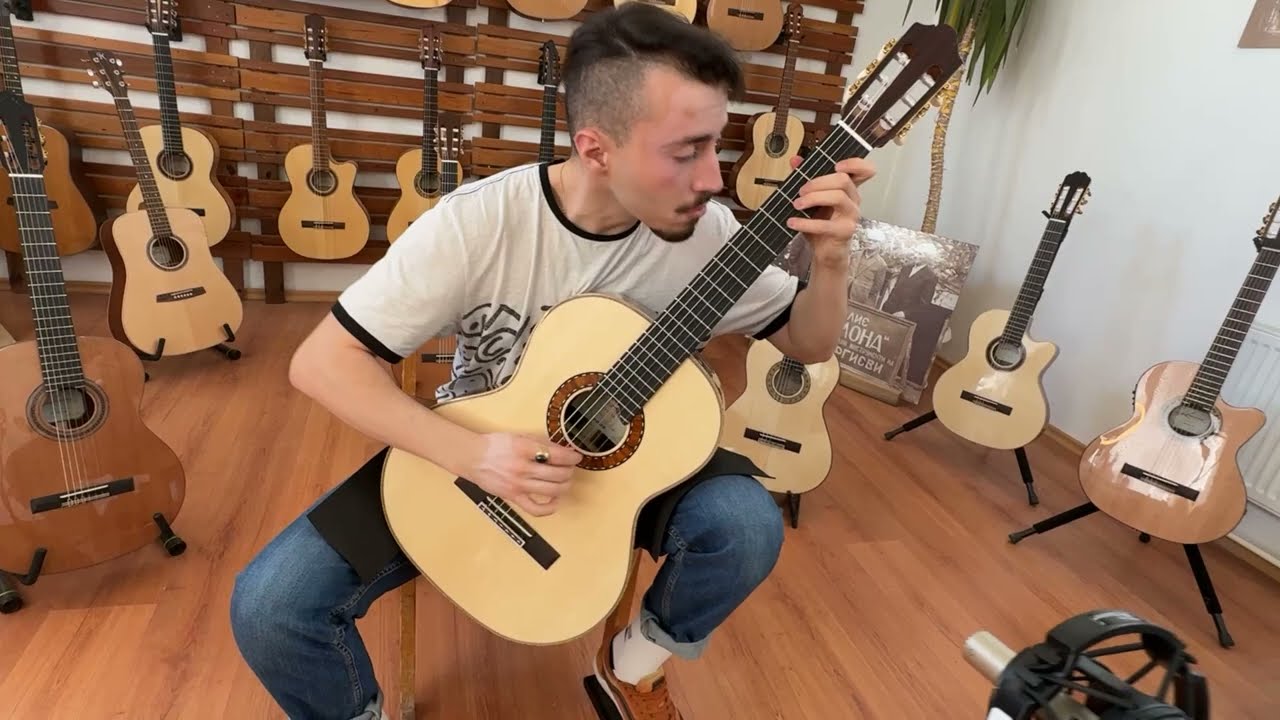 Kremona Luthier Built Series Calista Guitar