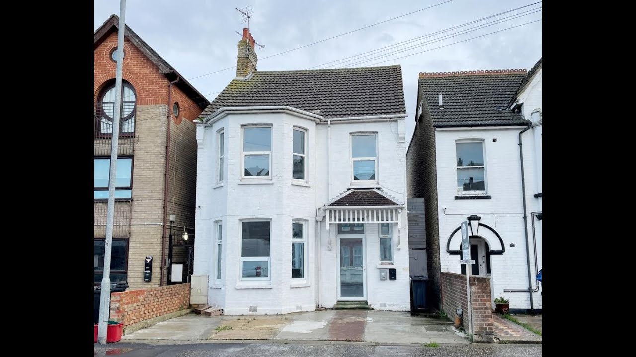 128 Wellesley Road, Clacton-on-Sea, Essex - December 2022 Auction
