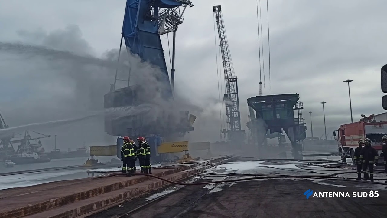 06 Febbraio 2021   Taranto   Vasto incendio al porto