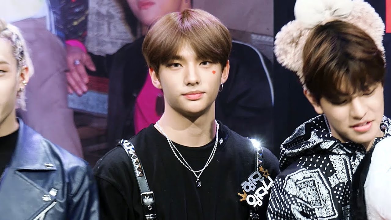 190331 신촌 팬사인회 'MIROH' StrayKids 현진 Hyunjin focus 직캠