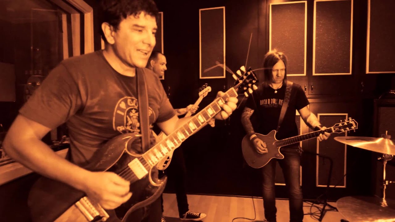 Rock N Roll Relics and SoloDallas 'You Shook Me All Night Long'