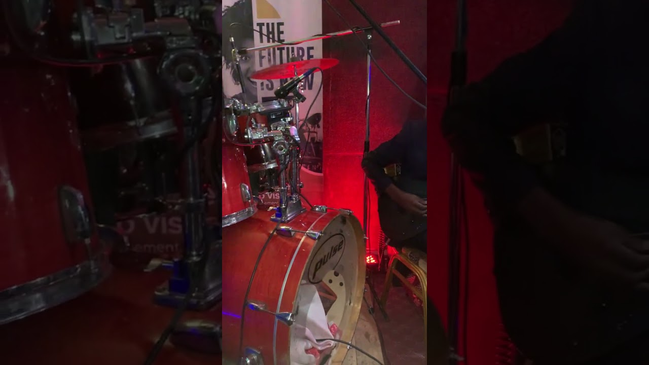 Papy Kakol invité # Conférence des batteurs BETA DRUM _ Francis Mulio kiya Tshesco a la guitare.