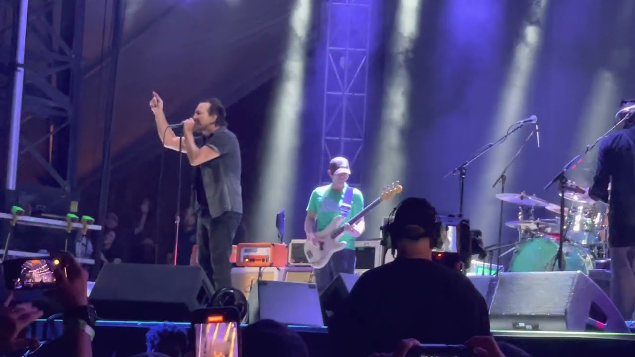 Eddie Vedder & The Earthlings 