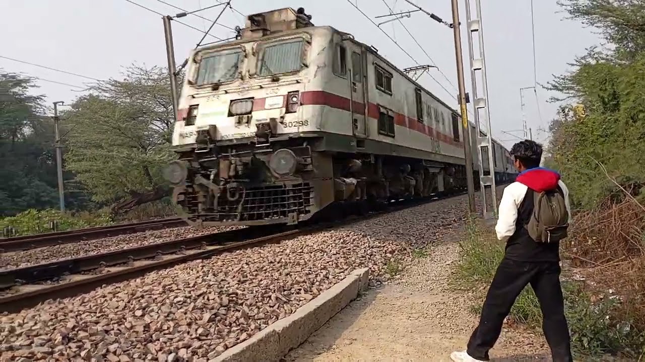 12418/12417 PRAYAGRAJ EXPRESS, NEW DELHI (NDLS) To  PRAYAGRAJ JUNCTION