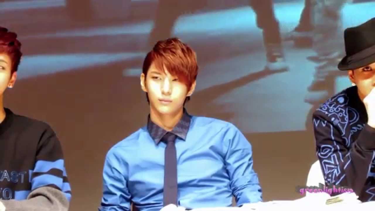 141017 VIXX Sinchon Fansign - Naughty Leo & Taking Selca