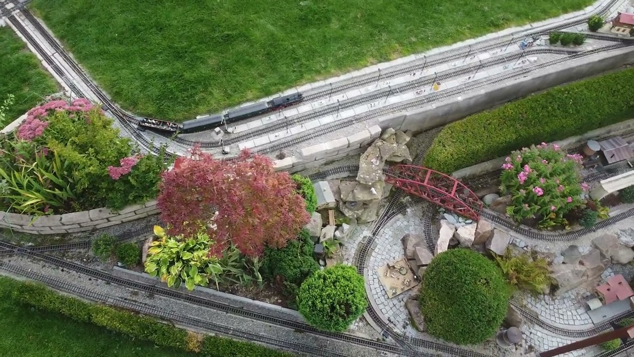 Gartenbahn von oben, DJI Marvic Mini Drohne 2025