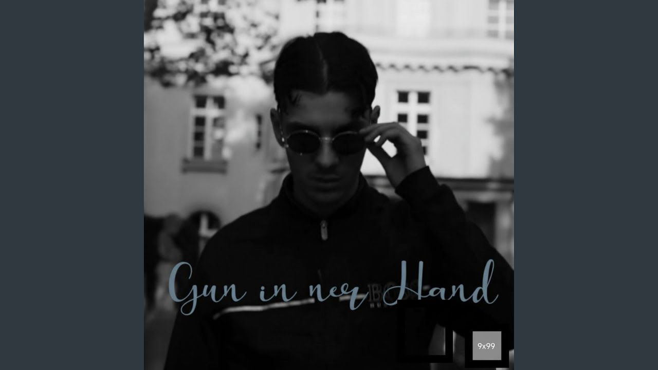 Gun in ner Hand