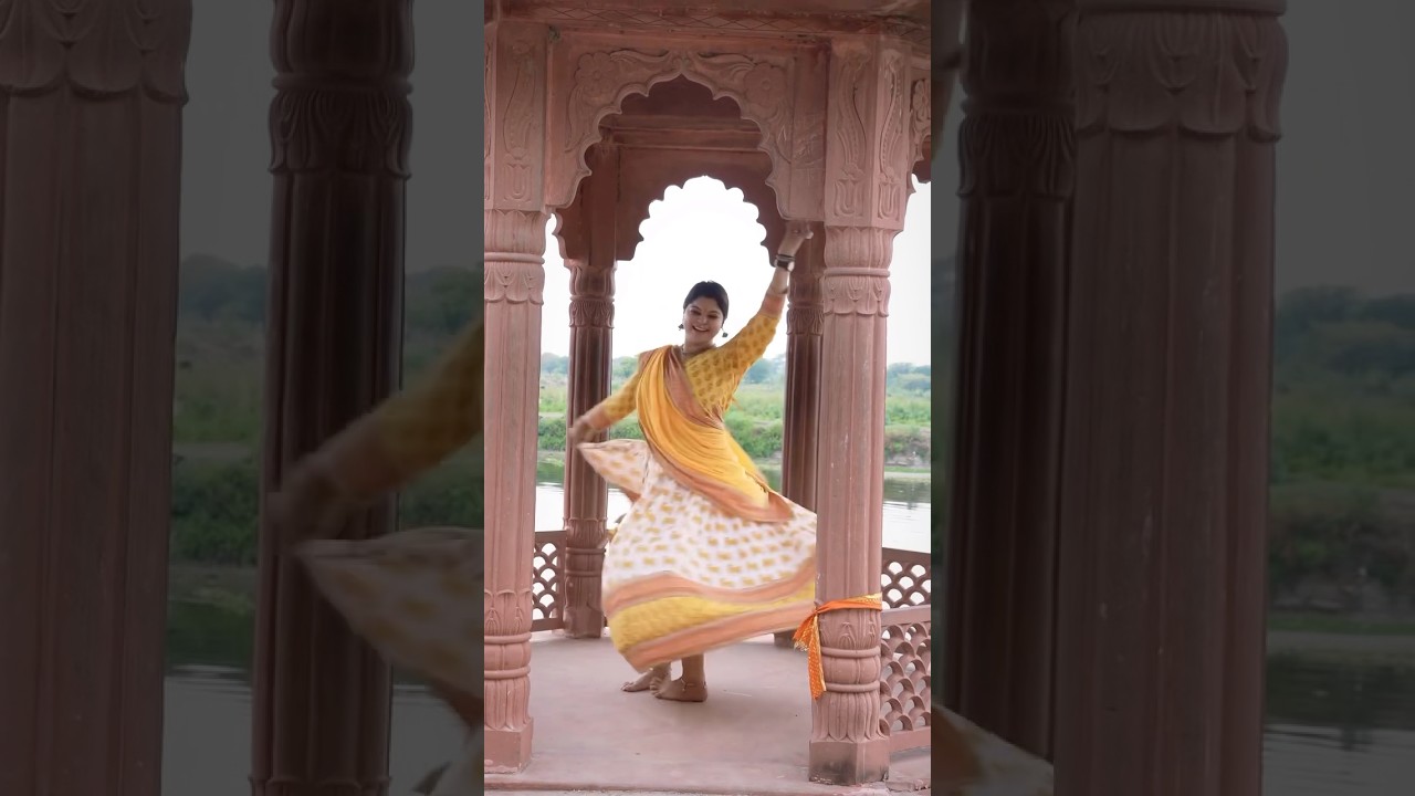 Chand sa salona Mukh 🪷 Link In Bio | Sneha Wagh | #radharaman #song #vrindavan