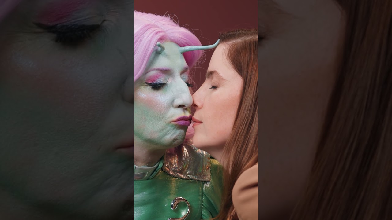 Alien Makes CONTACT With Vic 👽