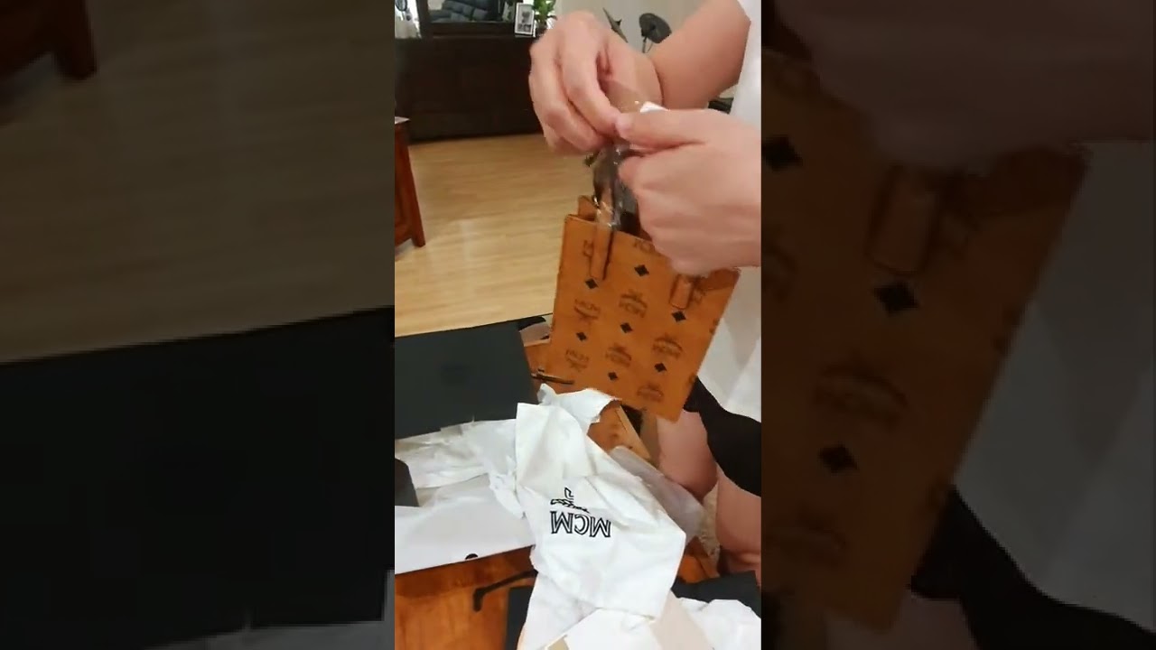 MCM Klassik Tote X Mini - quick unboxing video