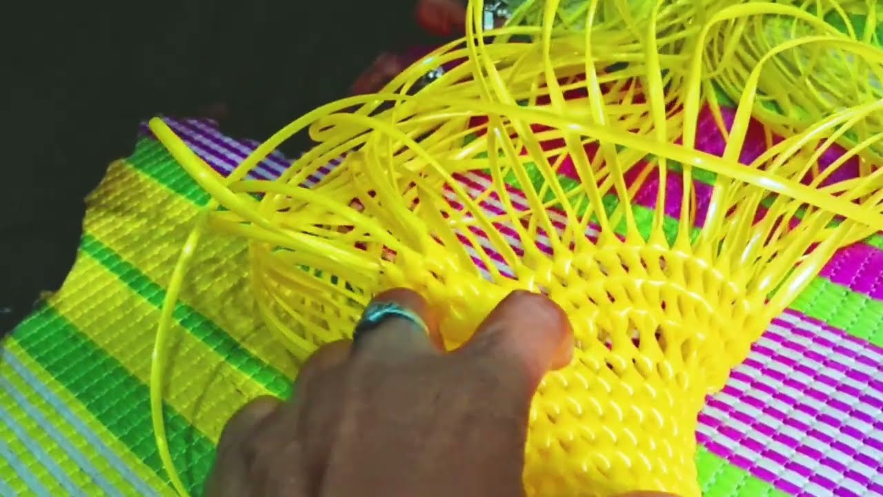 New desigin Stylish and Simple Hand made plastic guldasta bnana sikhiye #guldasta #flowerdesign 