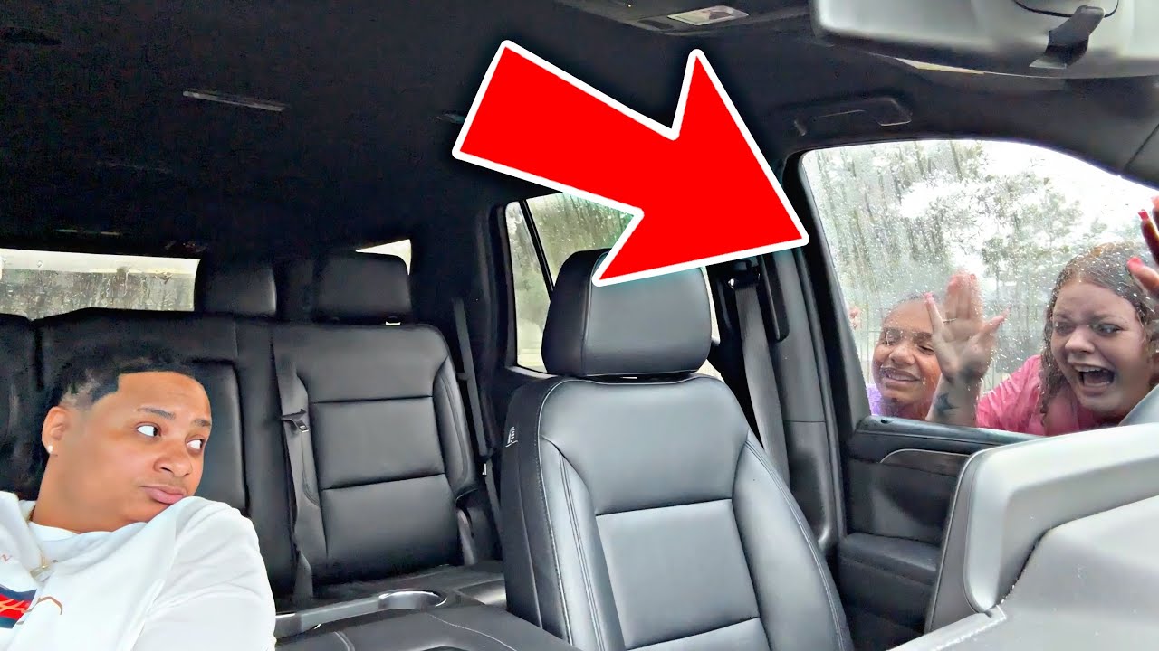 LOCKING MY FAMILY OUT THE CAR WHILE ITS RAINING *MUST WATCH*