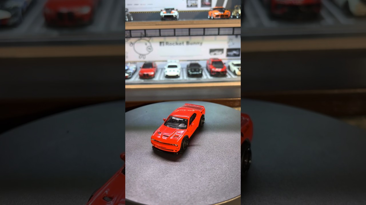 Tarmac Works GLOBAL64 Red LB-WORKS Dodge Challenger SRT Hellcat Unboxing