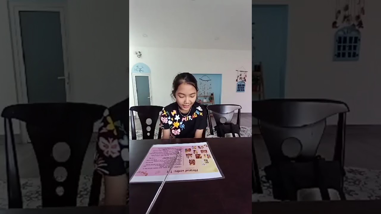 Tiếng Anh Giao Tiếp Phan Thiết: Annie practices talking about Tet Holiday