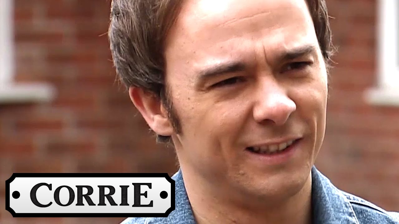 Coronation Street - Shona and David Share a Romantic Moment Together