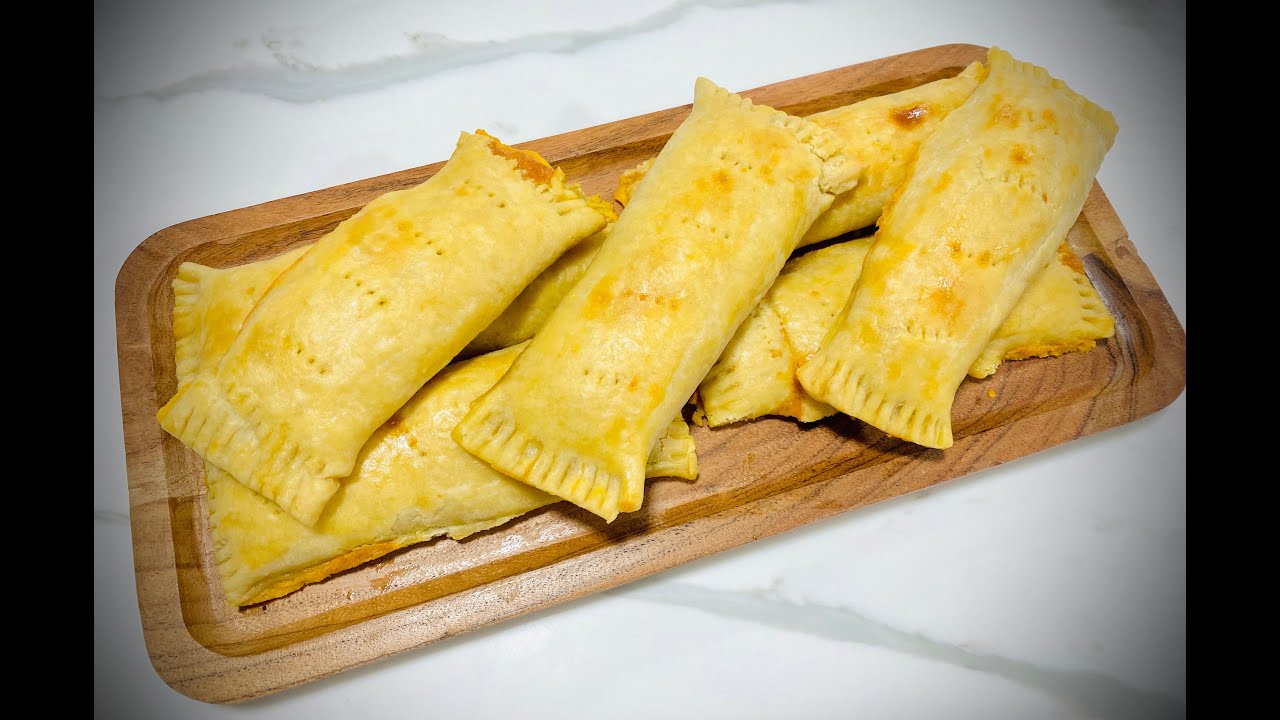 Мой рецепт гайанского сырного рулета #вкусно #гайанскийрецепт #слоеный #выпечка #маслянистый
