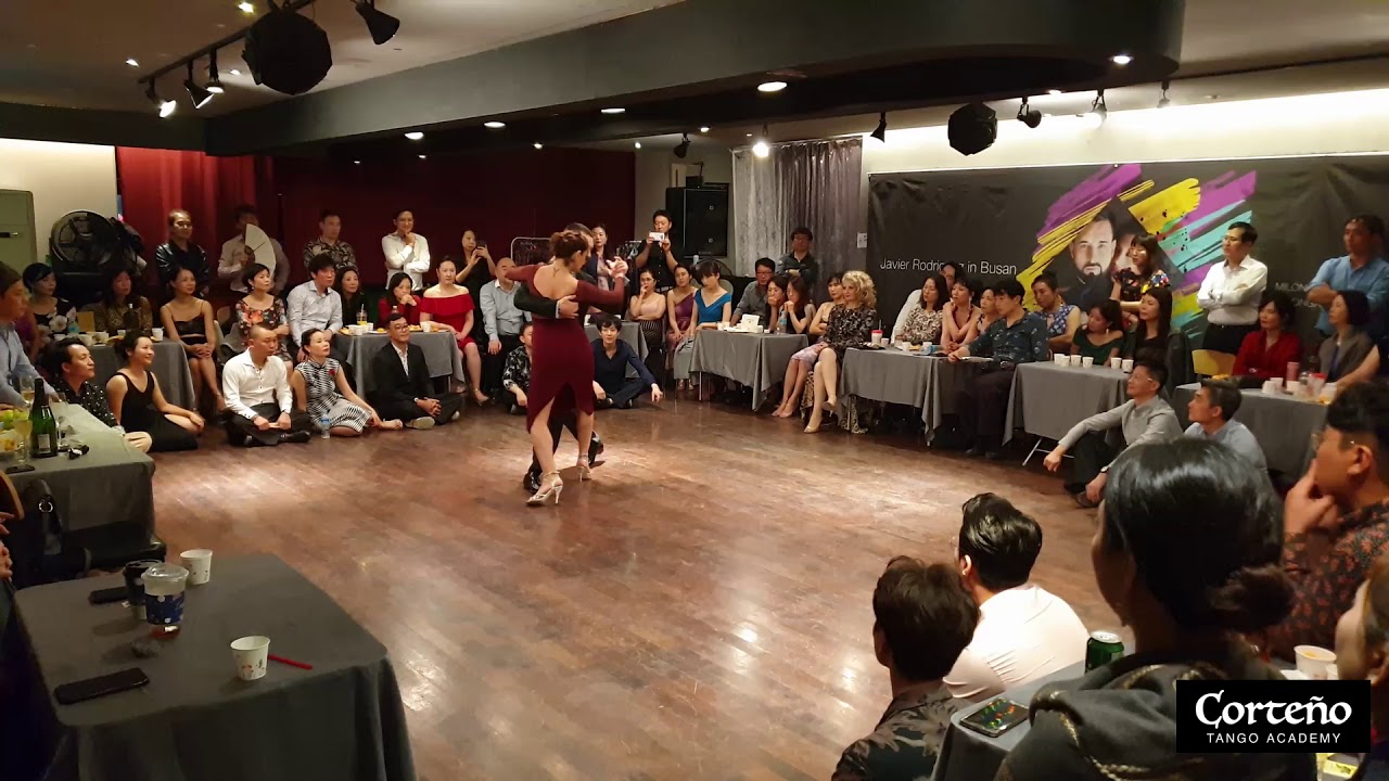 Javier Rodriguez y Moira Castellano 2019 in Busan-1