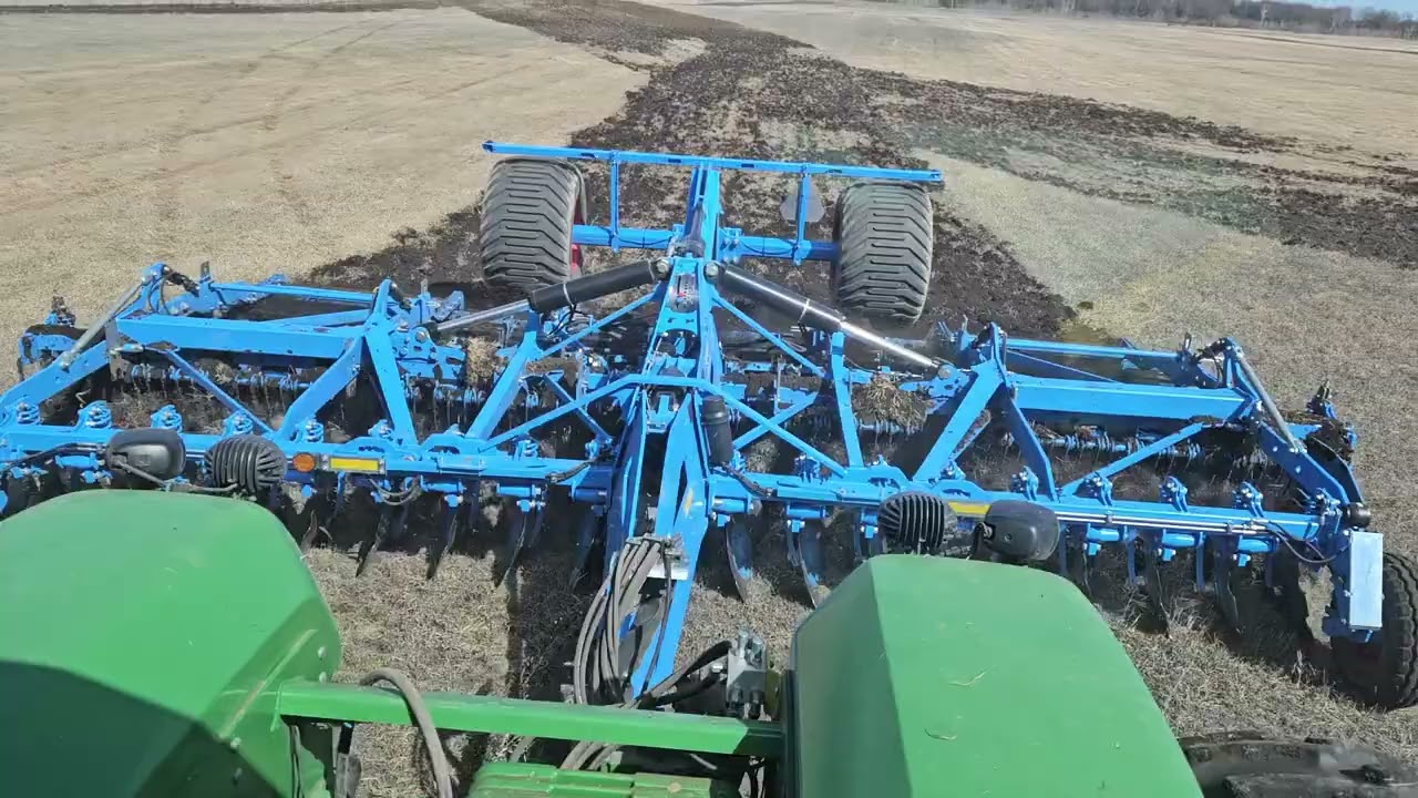 Lemken Rubin 12 turning sod 2
