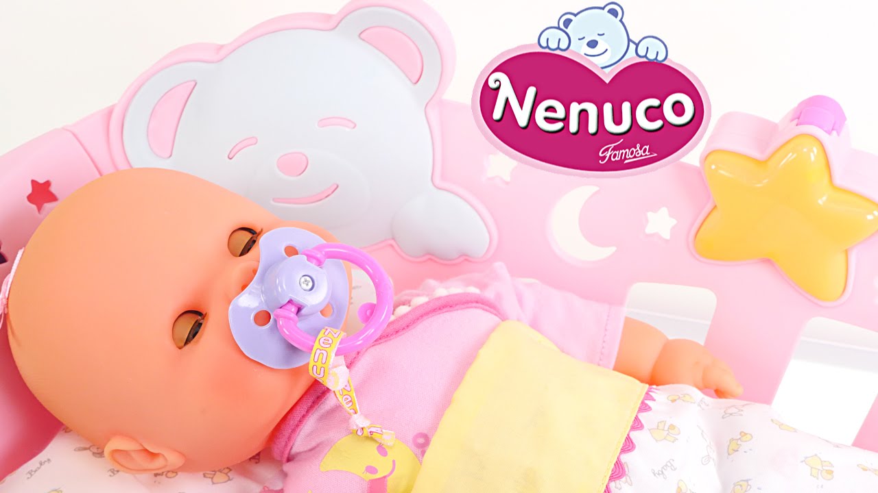 Muñeca Bebé Duerme Conmigo de la Marca Nenuco Incluye su Propia Cuna + Accesorios