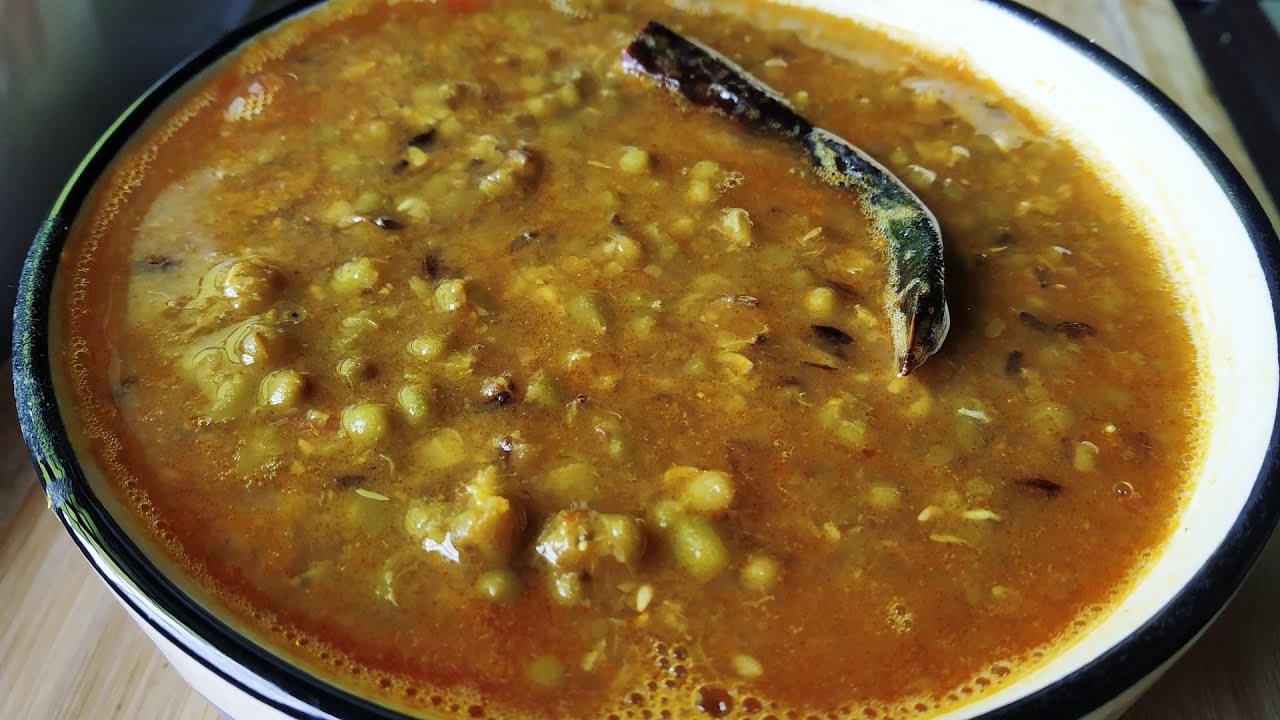 গোটা মুগ ডাল দিয়ে নিরামিষ তড়কা | সবুজ মুগের ডালের রেসিপি | Pure Veg Green Moong Dal Curry Recipe