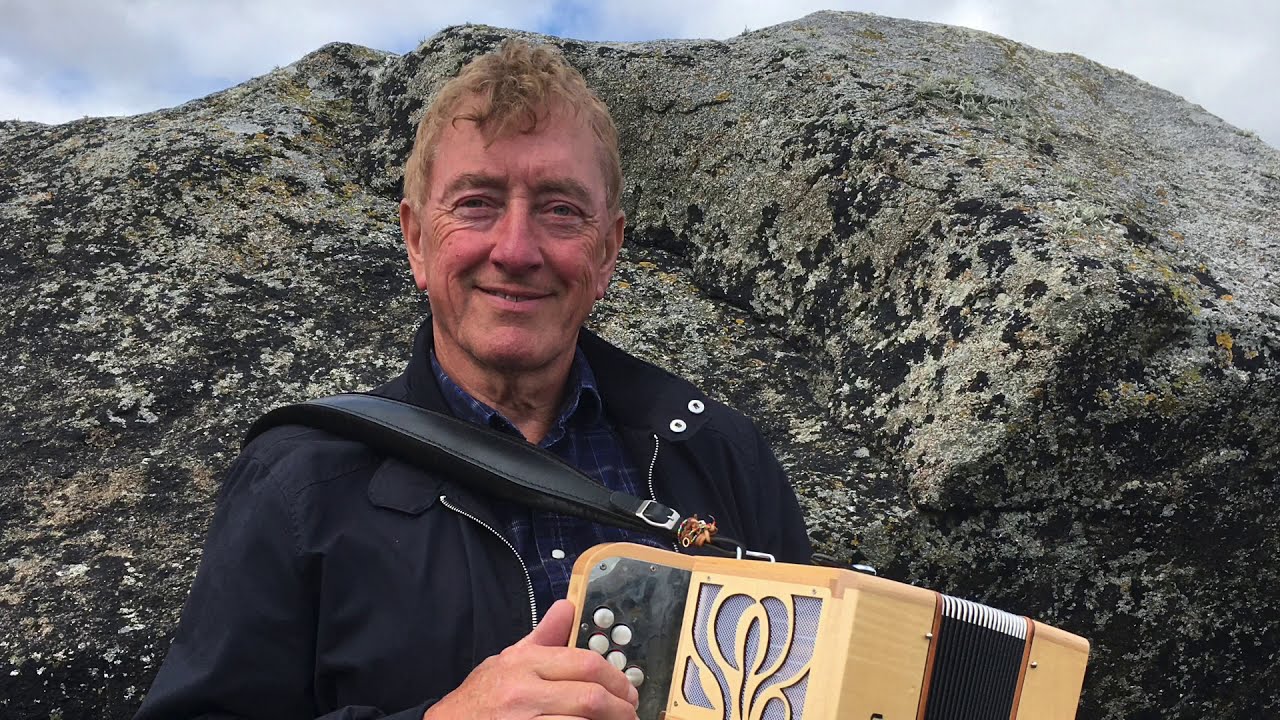 Behind the Haystack - Irish traditional jig on button accordion