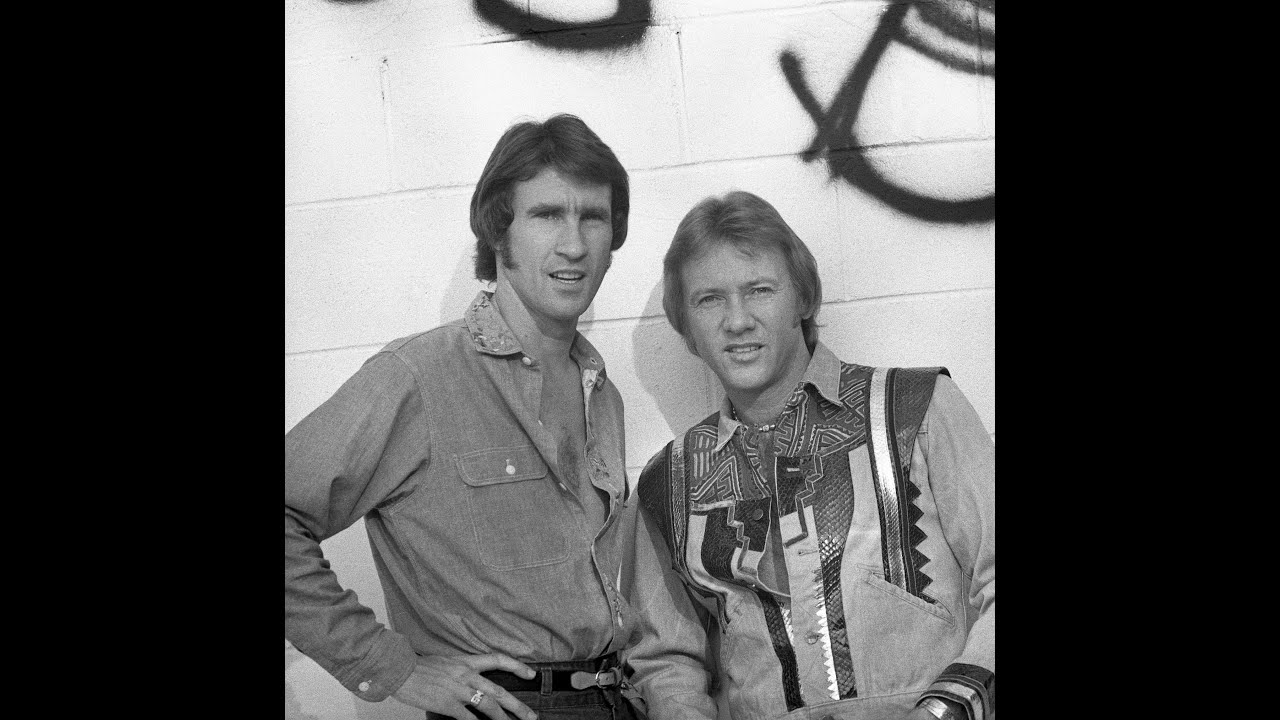 Righteous Brothers - Hey Girl  - 1974 Haven track unissued until 1991.
