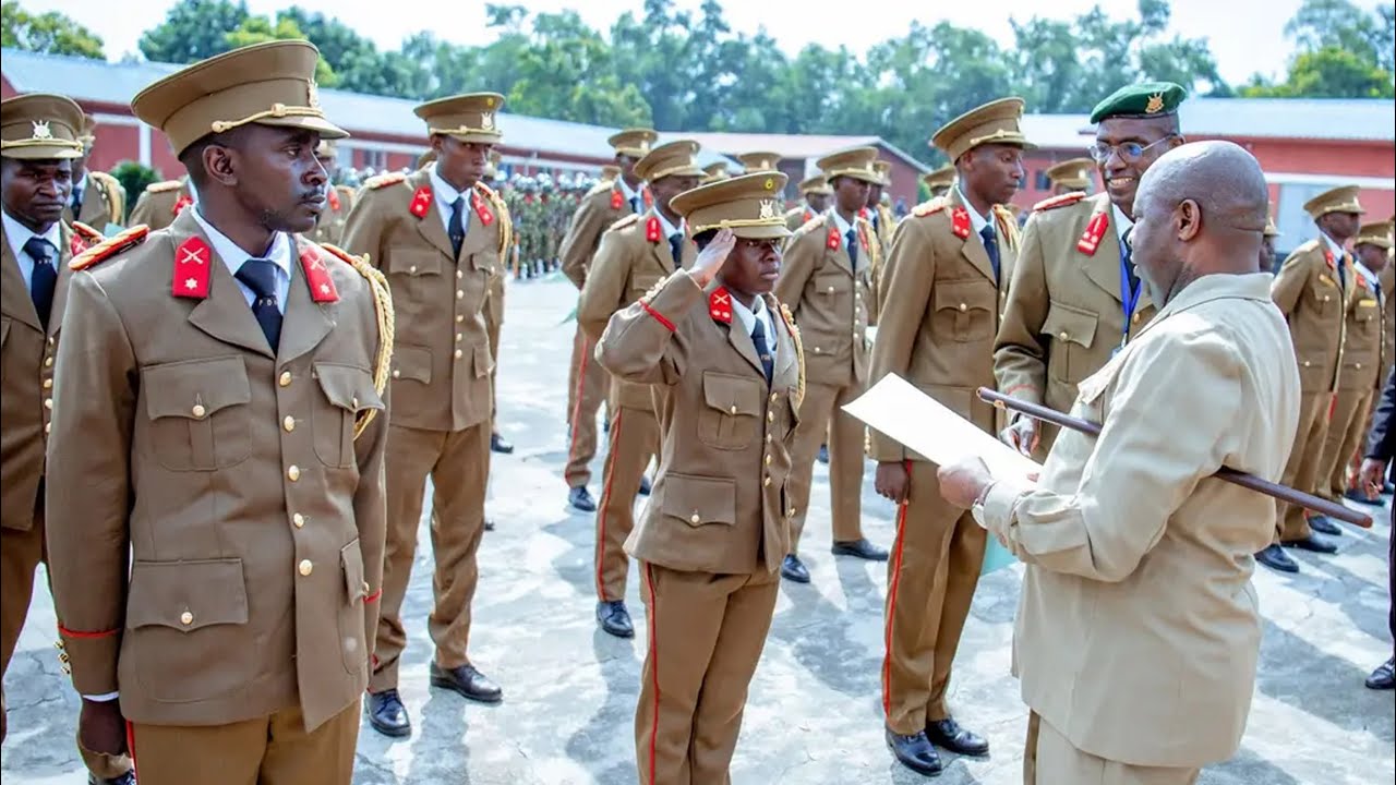 Impanuro UMUKURU W'IGIHUGU yatekereye abagiye kwiga mw'ishure ry'INTWAZANGABO//Igihugu wocigura kuko