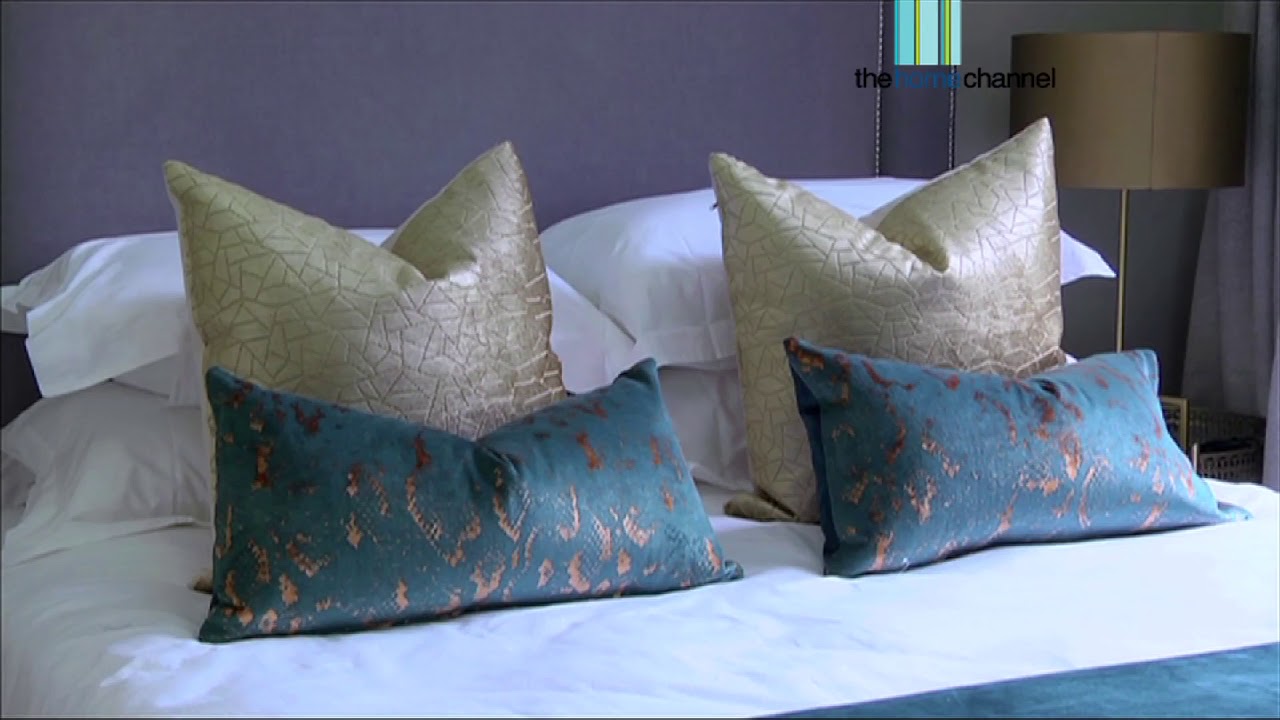 Lindiwe Mabizela(Signature Room Company)