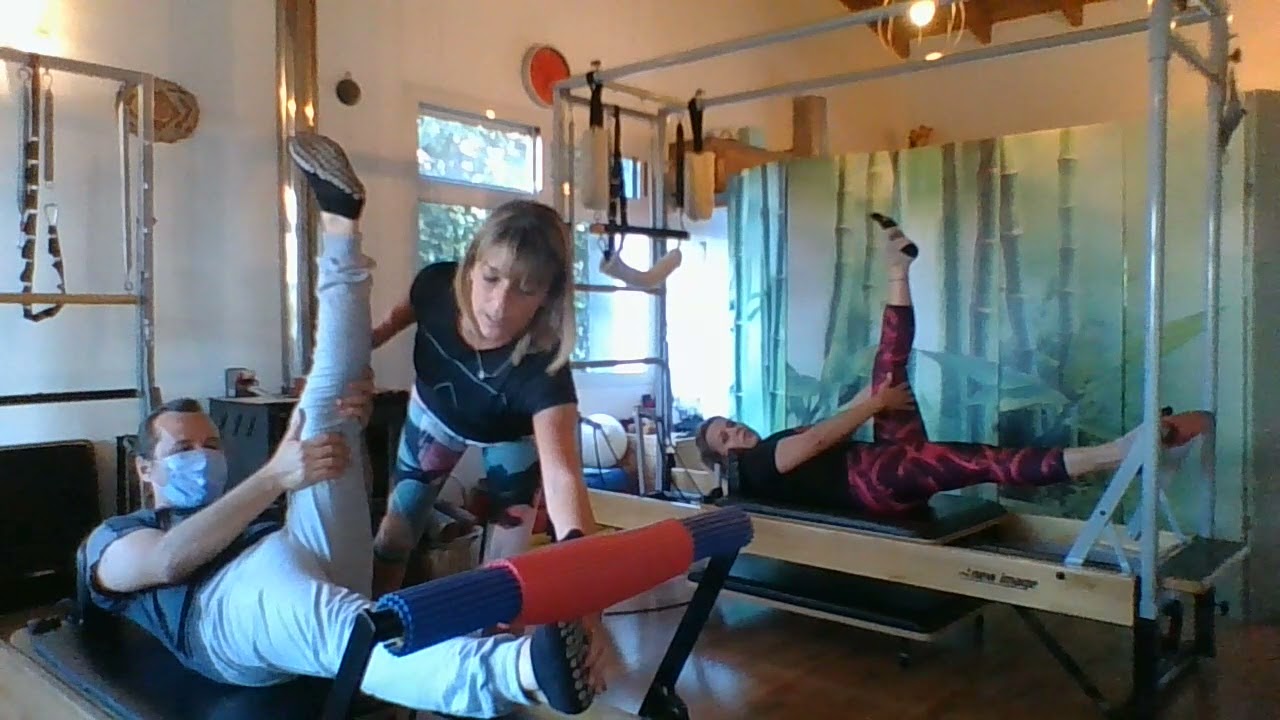 Clase Pilates Reformer con alumnos reales