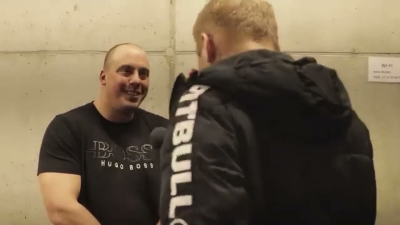 Żurom dostaje liścia i obsrywa zbroje