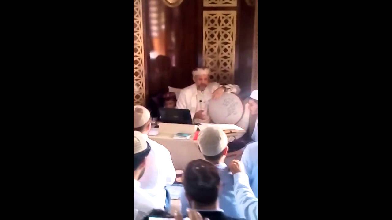Konya medresesi/KULLARINA SULTAN BAYRAMLIK VERİR (Sultan-î El Amedi)