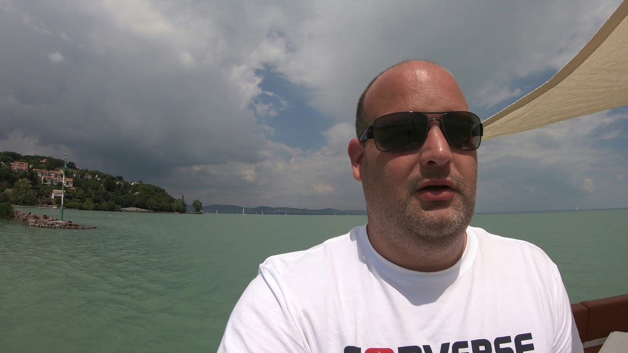Elektromos hajóval a Balatonon. 4K