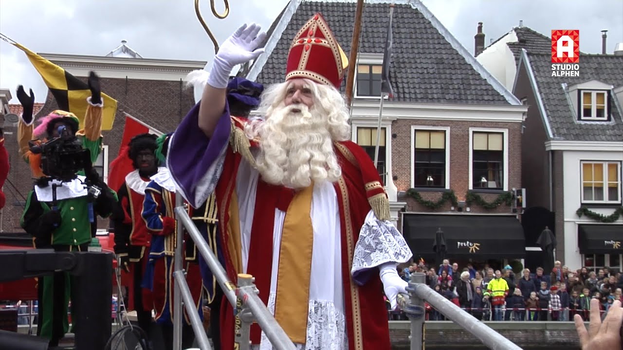 Intocht Sinterklaas 2015 op Rijnplein in Alphen aan den Rijn