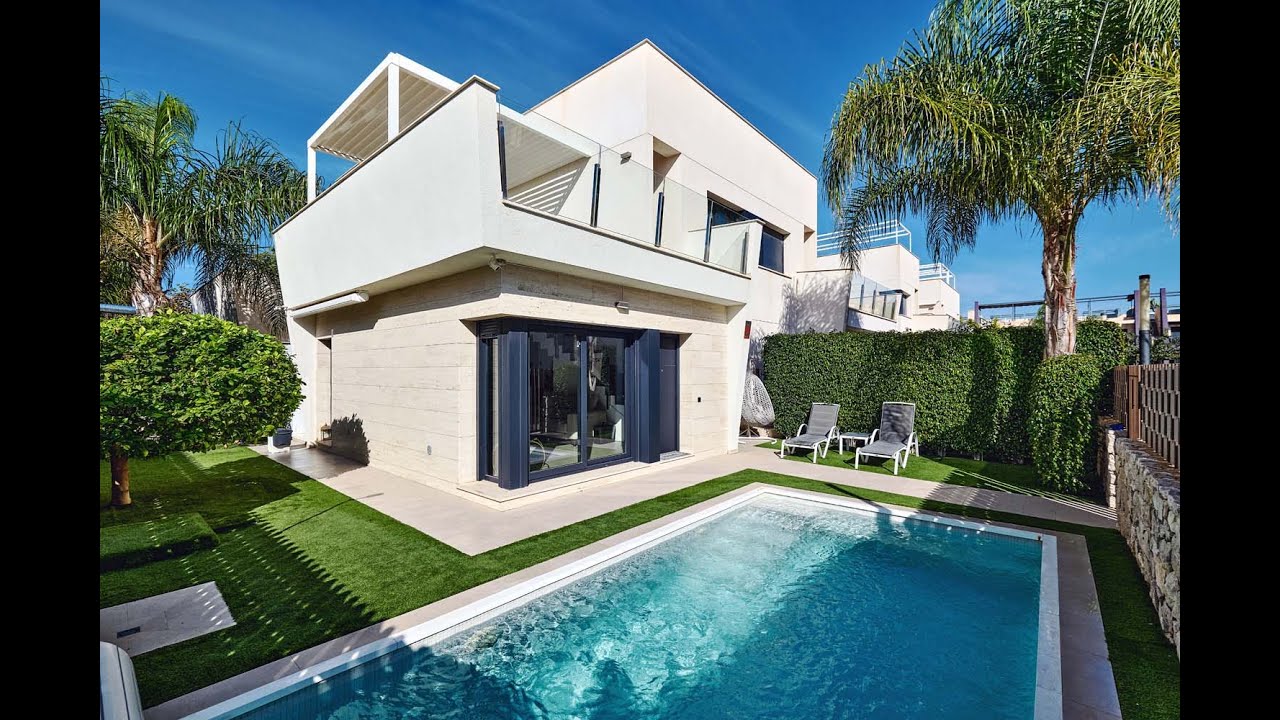 Semi-detached Villa in Higuericas Beach, Calle Lila 17 E