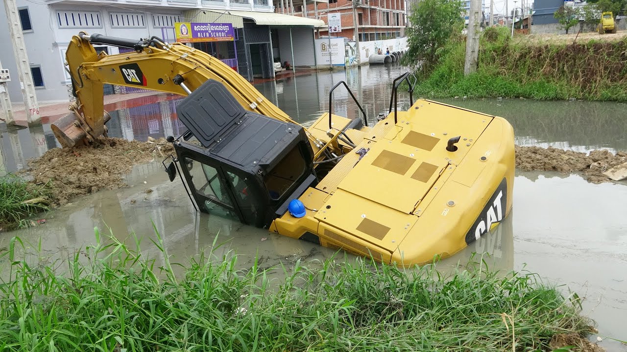 New Caterpillar 320 Excavator Accident Sink Underwater & Heavy Recovery