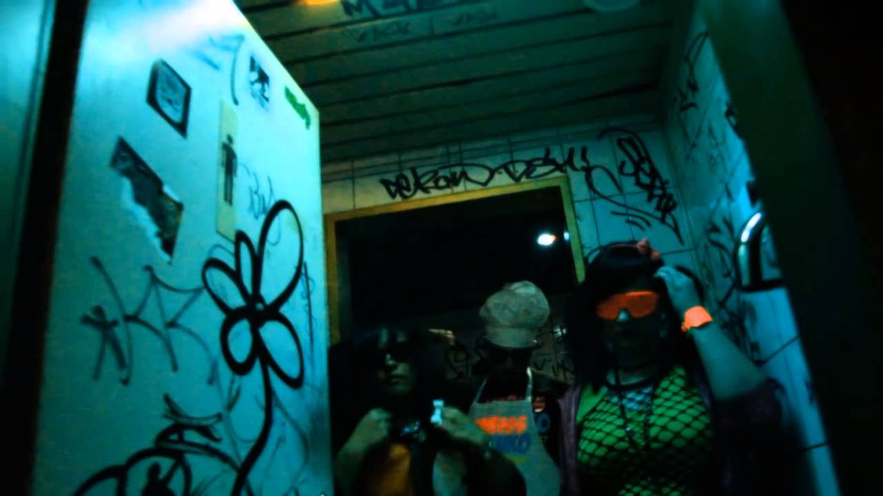 ATAKAN + IMBISS BRONKO - AMOK Official Video (HD)